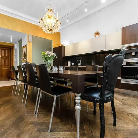 Kuninga 1 Luxury